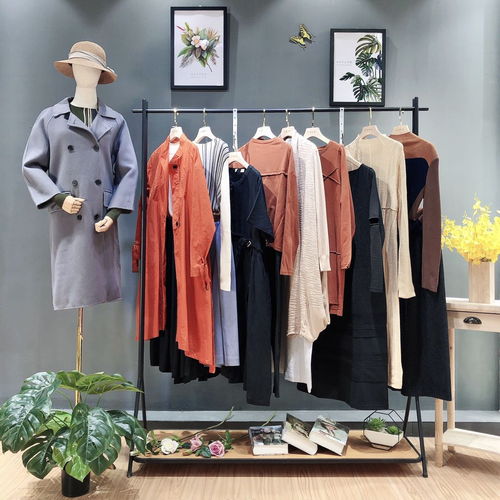 【深圳原创设计师品牌墨曲商场专柜折扣女装广州轩韵服装批发】-