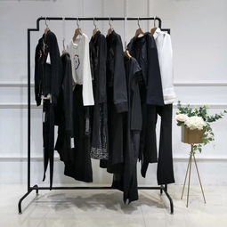 尾货服装与箱包销售 时尚女人味女装的秋日商机